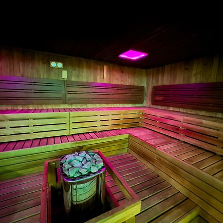 Hotel Aurora Miskolc Bagian luar foto