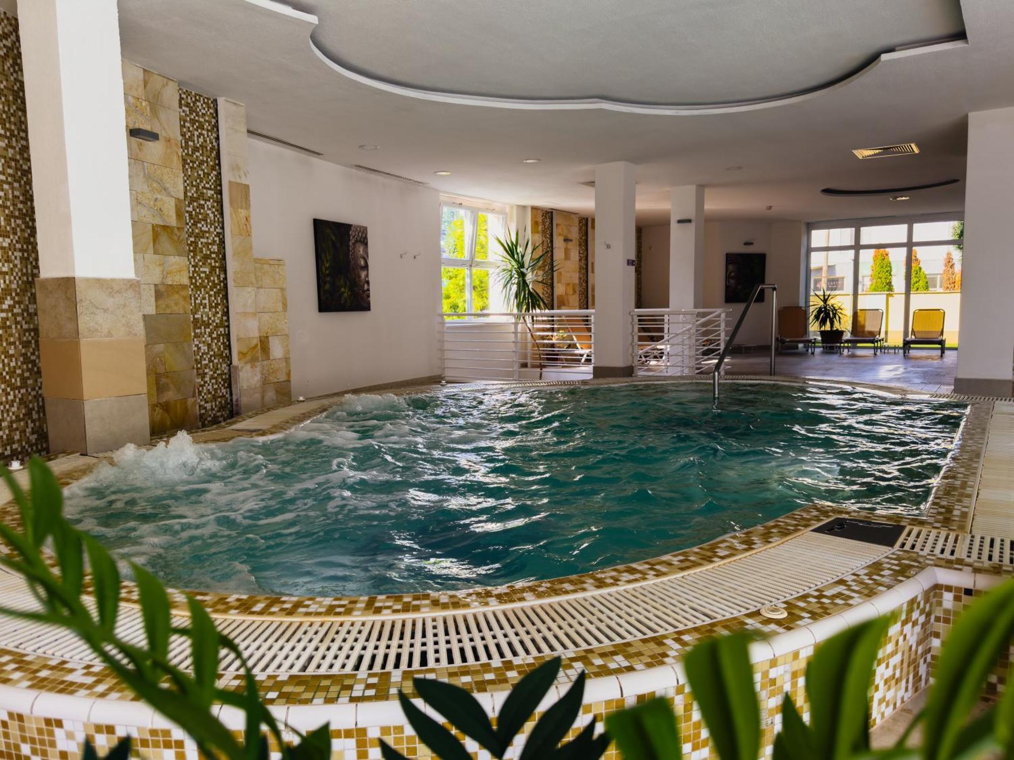Hotel Aurora Miskolc Bagian luar foto