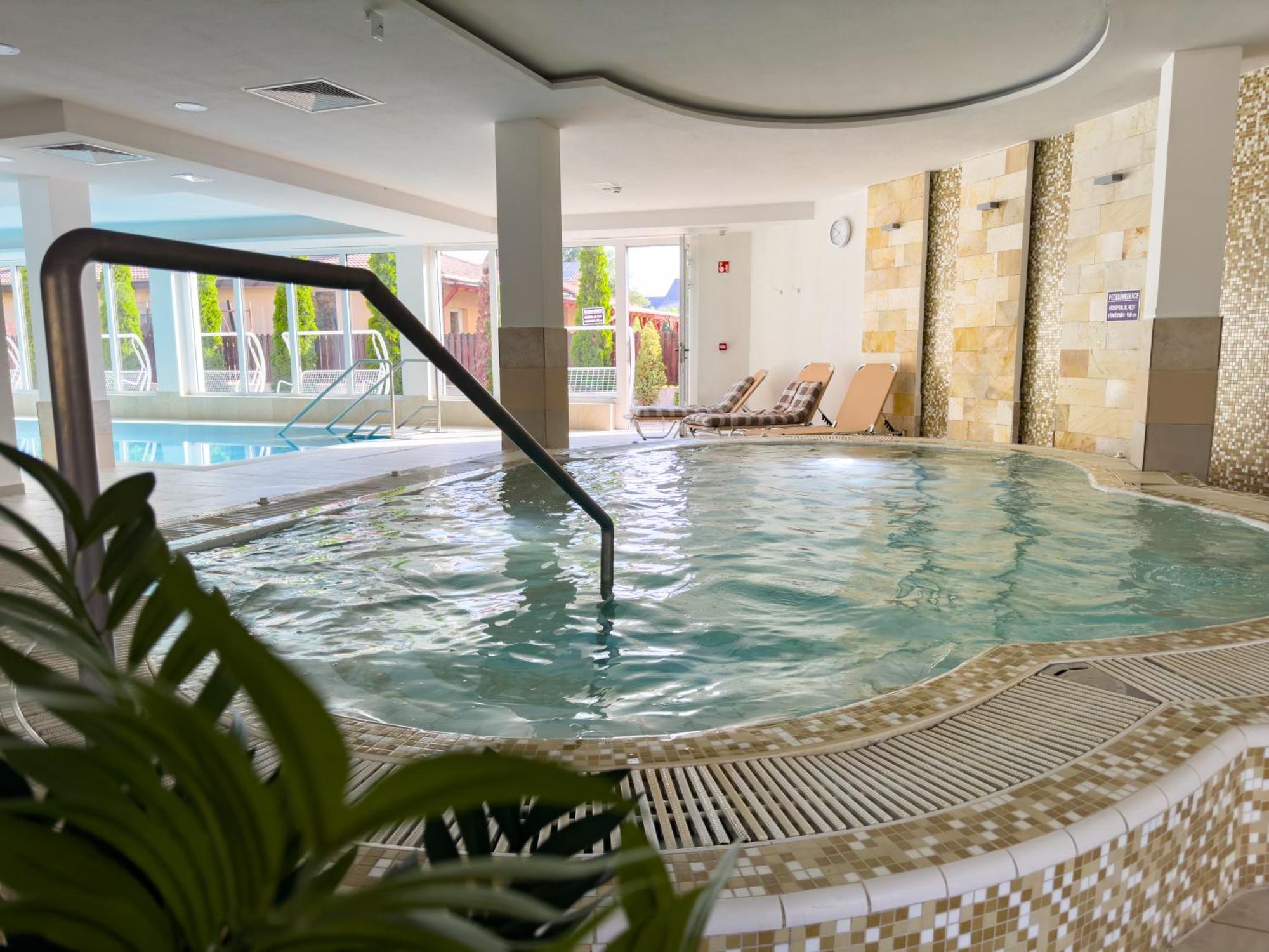 Hotel Aurora Miskolc Bagian luar foto