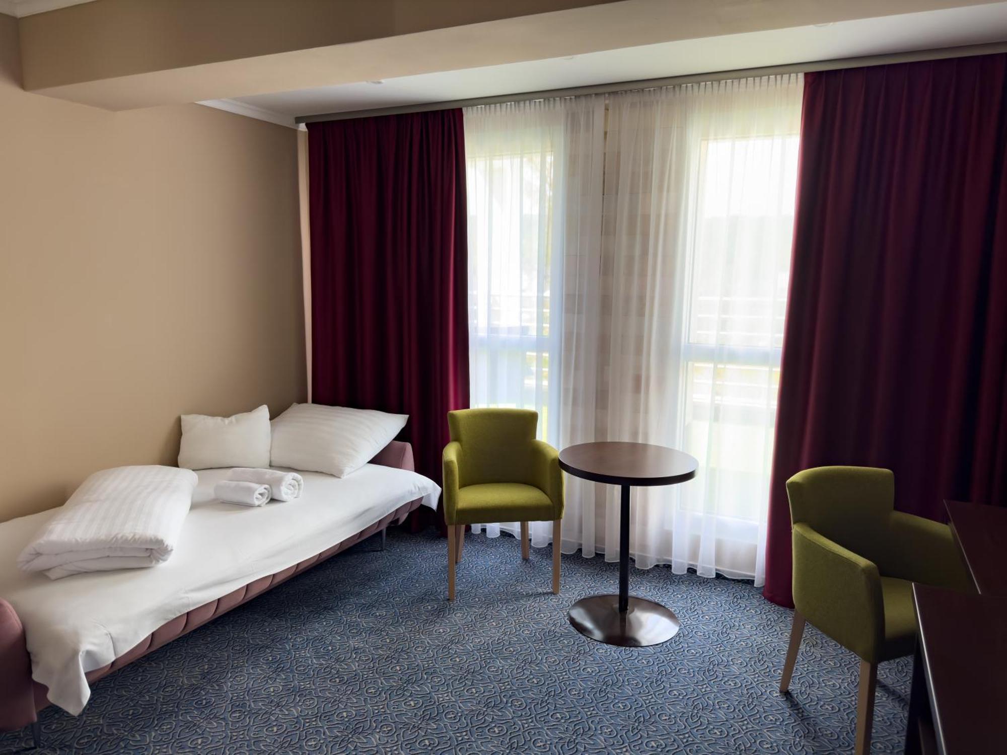 Hotel Aurora Miskolc Bagian luar foto