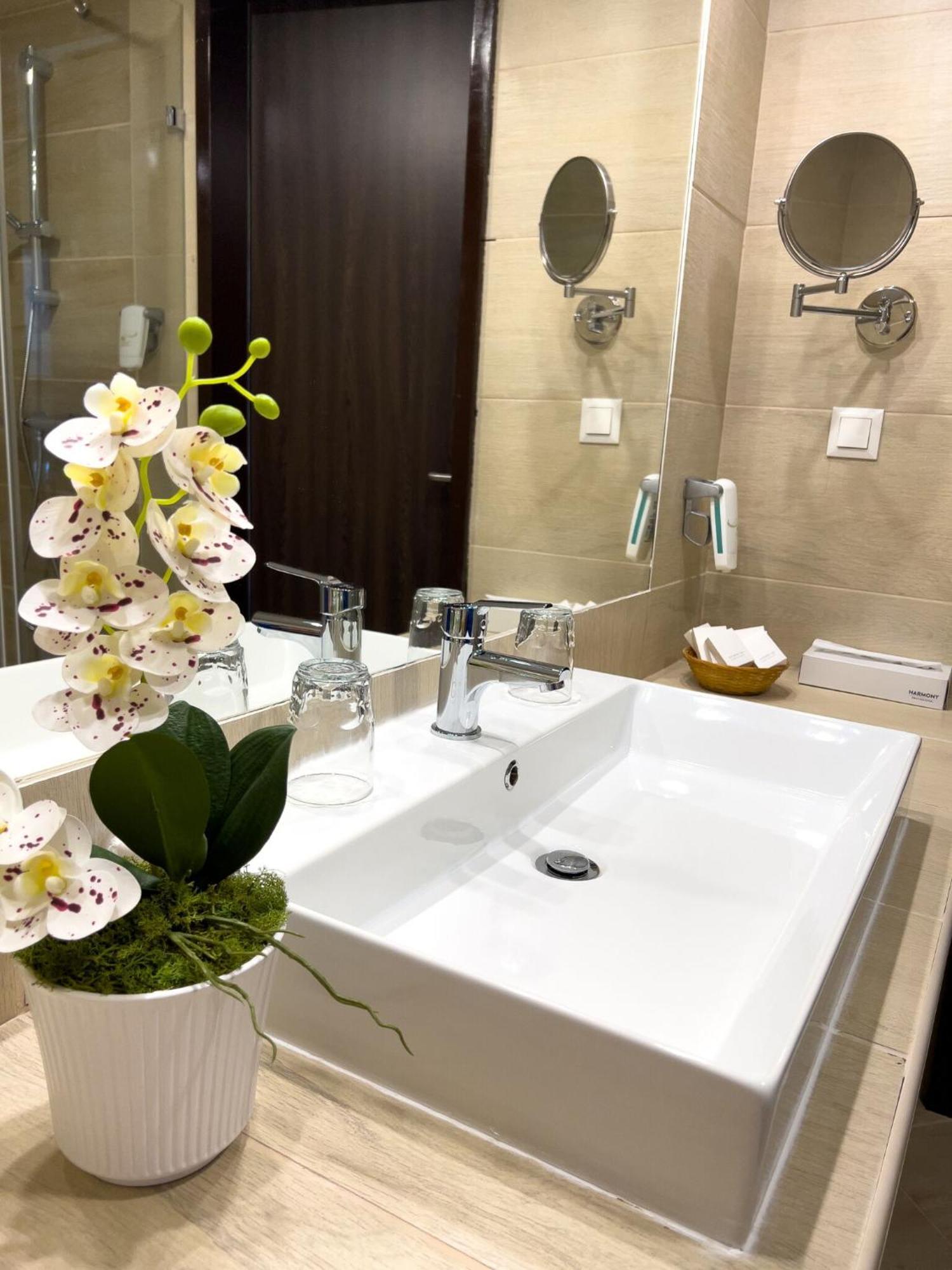 Hotel Aurora Miskolc Bagian luar foto