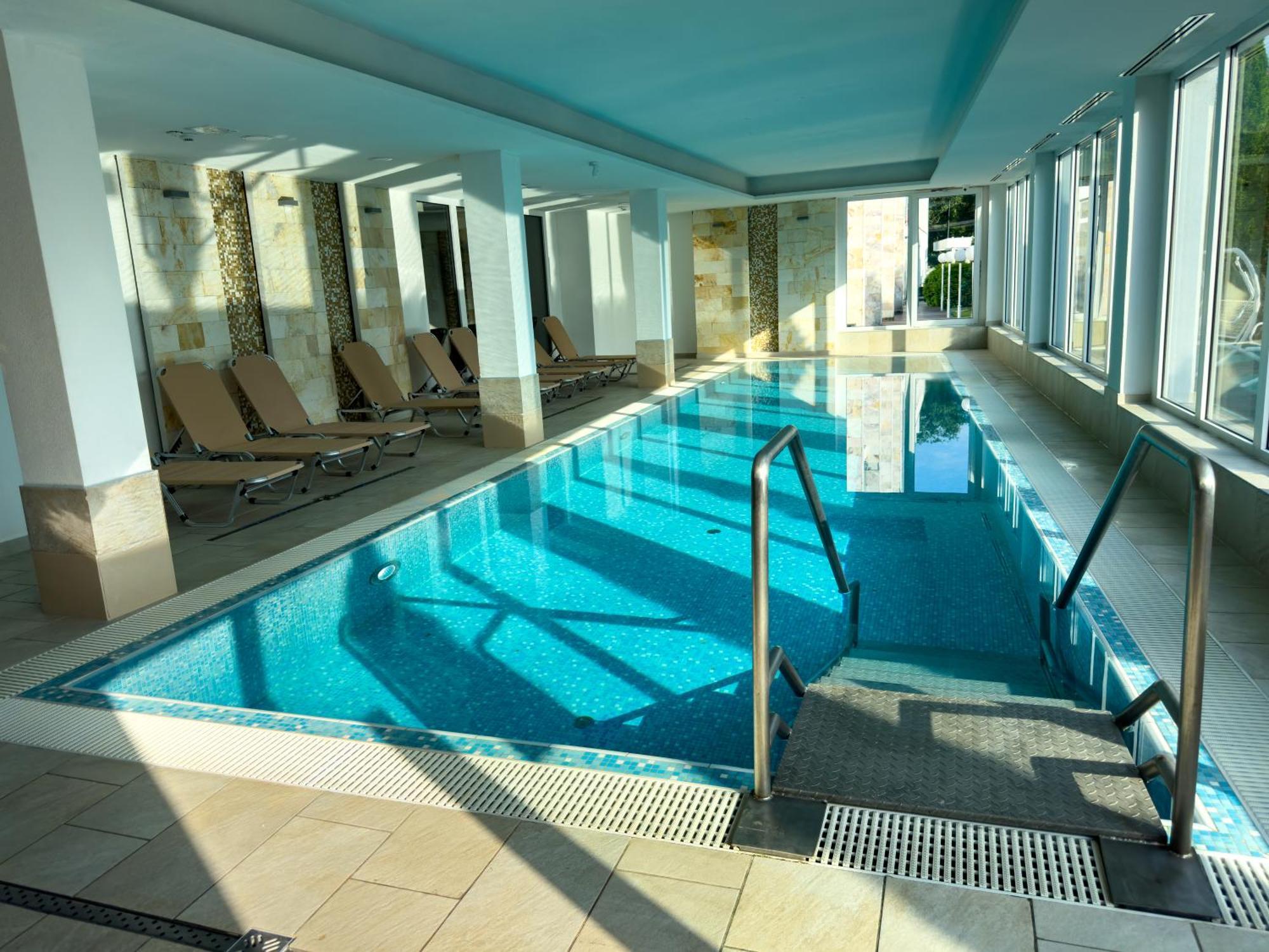 Hotel Aurora Miskolc Bagian luar foto