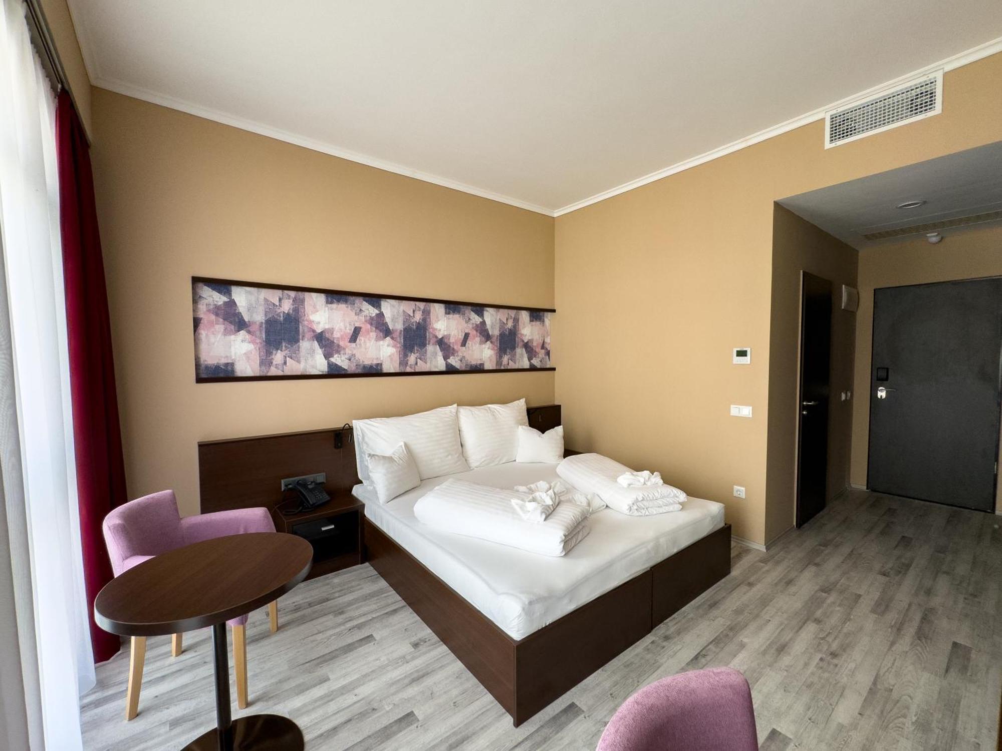 Hotel Aurora Miskolc Bagian luar foto