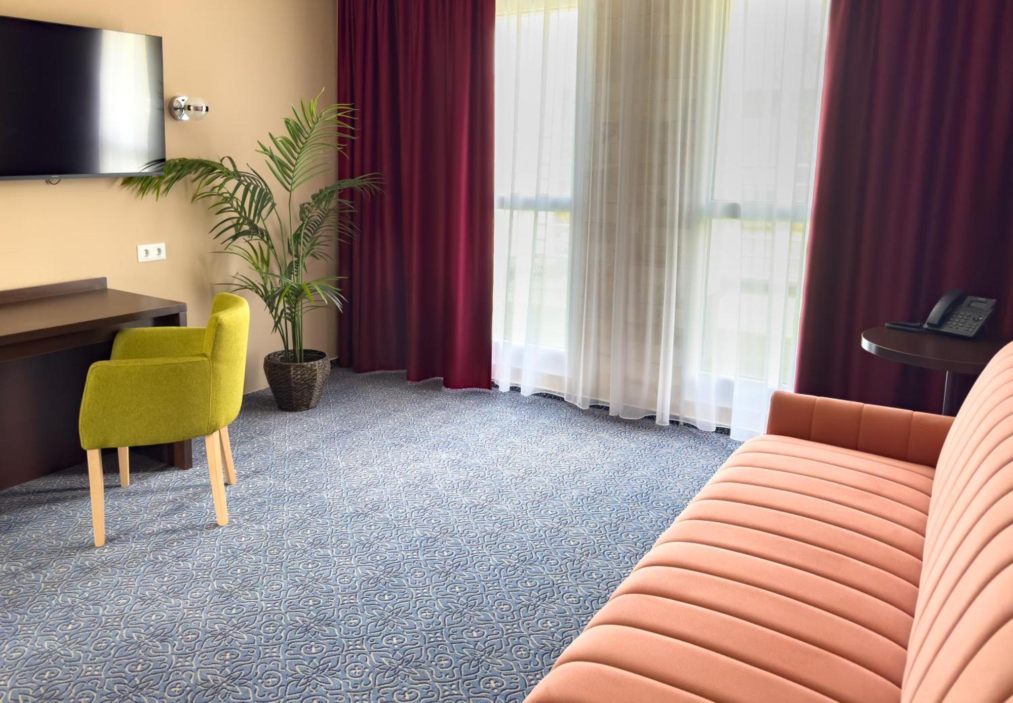 Hotel Aurora Miskolc Bagian luar foto