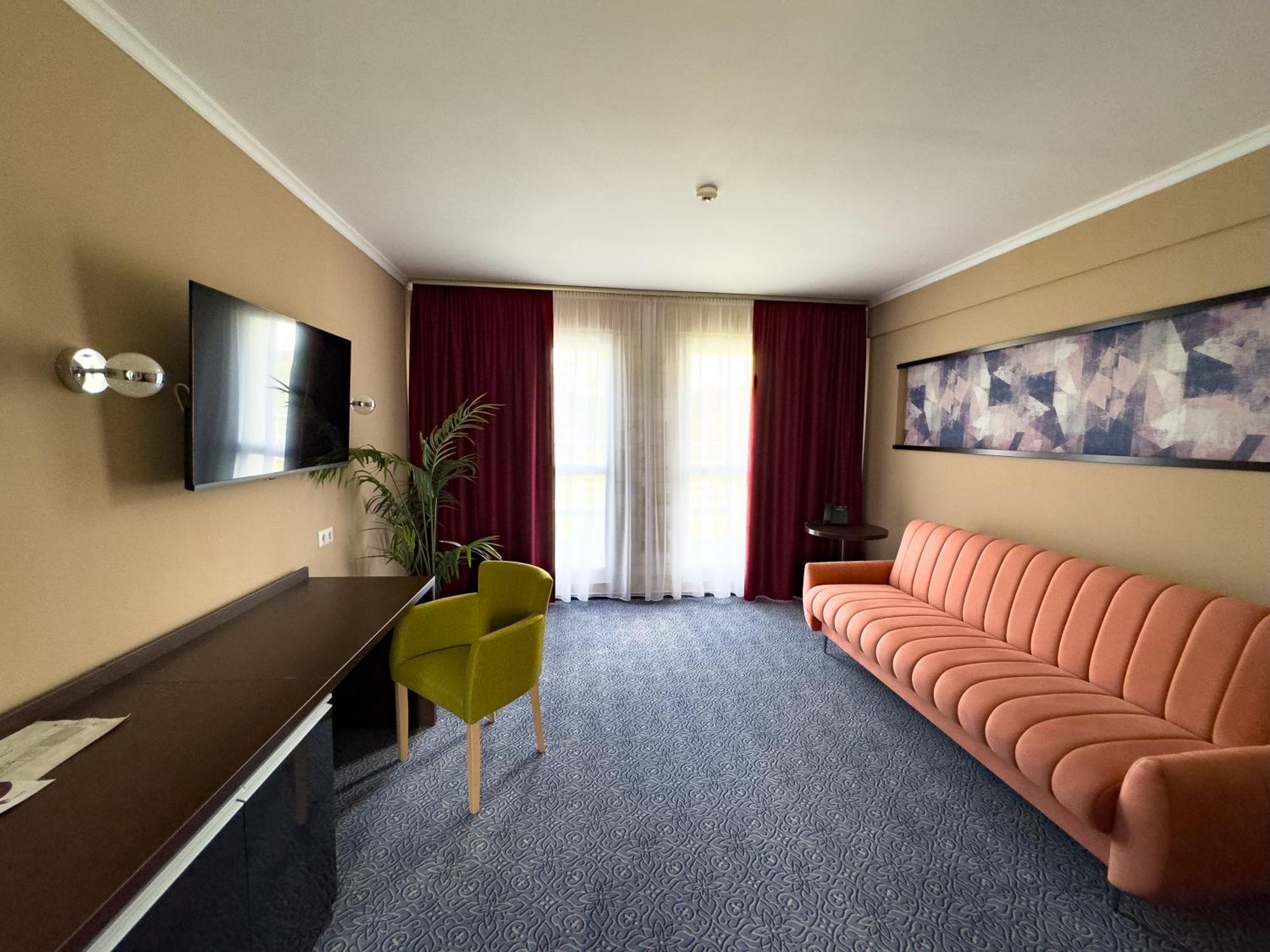 Hotel Aurora Miskolc Bagian luar foto