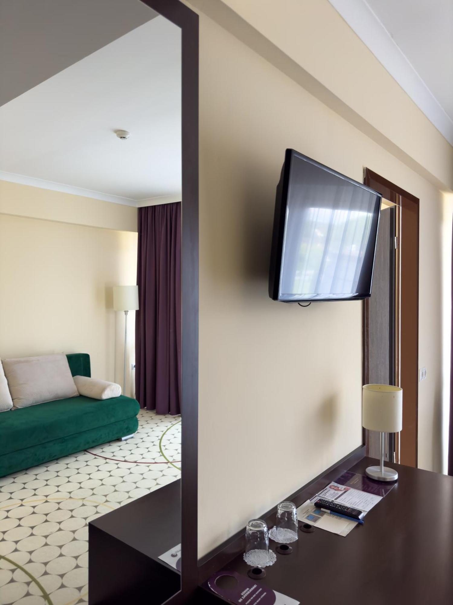 Hotel Aurora Miskolc Bagian luar foto