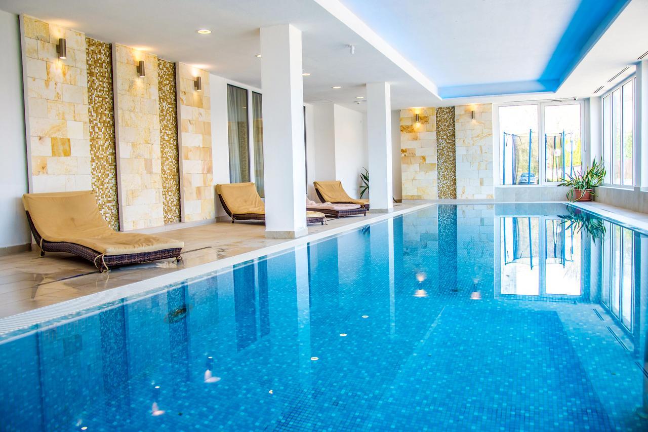 Hotel Aurora Miskolc Bagian luar foto